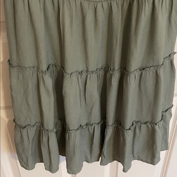 Women's Green Ruffle Dress - Picture 4 of 6